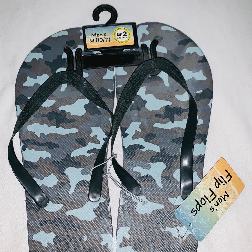 Mens NWT Camo colored Flip Flops size 10/11